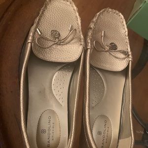 Bandolino B-Flexible gold flats size “8M”